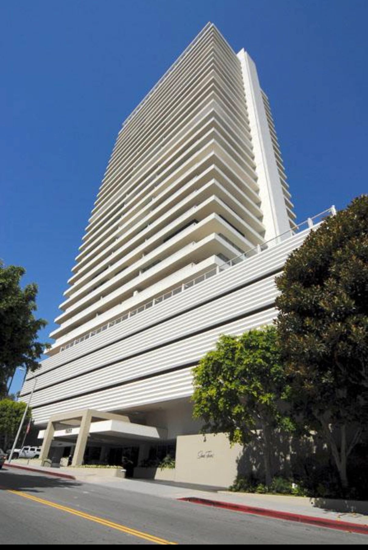 Los Angeles Luxury Market Trends: What Buyers Need to Know